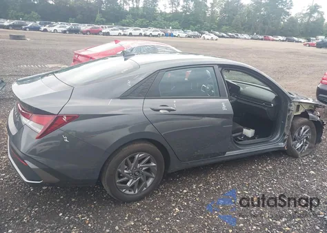 2024 Hyundai Elantra Sel z USA, uszkodzony, nr VIN KMHLM4DG4RU689798